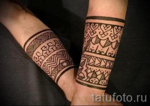 mehendi on her arm bracelet - Picture temporary henna tattoo 1117 tatufoto.ru