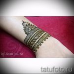 mehendi on her arm bracelet - Picture temporary henna tattoo 2118 tatufoto.ru