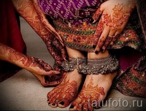 mehendi on her hand and foot - options for temporary henna tattoo on 05082016 2074 tatufoto.ru