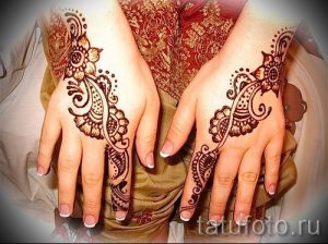 mehendi on her hand drawing - photo temporary henna tattoo 1125 tatufoto.ru