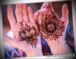 mehendi on her hand the crown - a temporary henna tattoo photo 1128 tatufoto.ru