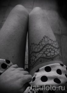 mehendi on her leg garter - options for temporary henna tattoo on 05082016 2077 tatufoto.ru