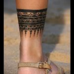 mehendi on her leg in the form of a bracelet - options for temporary henna tattoo on 05082016 1079 tatufoto.ru
