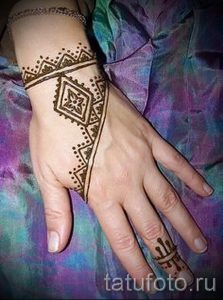 mehendi patterns on the hand - a temporary henna tattoo photo 1138 tatufoto.ru