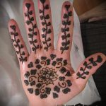 mehendi patterns on the hand - a temporary henna tattoo photo 2139 tatufoto.ru