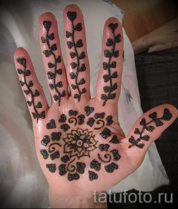 mehendi patterns on the hand - a temporary henna tattoo photo 2139 tatufoto.ru