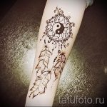 mehendi sur la main Dreamcatcher - Photo henné temporaire tatouage 2146 tatufoto.ru