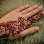 mehendi sur la main - une photo de tatouage au henné temporaire 1143 tatufoto.ru