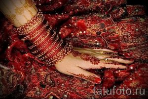 mehendi sur la main - une photo de tatouage au henné temporaire 2144 tatufoto.ru
