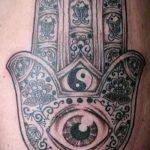 mehendi sur la main-œil - une photo de tatouage au henné temporaire 1148 tatufoto.ru