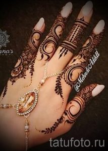 mehendi sur les doigts - une photo de tatouage au henné temporaire 2153 tatufoto.ru