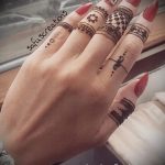 mehendi sur les doigts - une photo de tatouage au henné temporaire 4154 tatufoto.ru