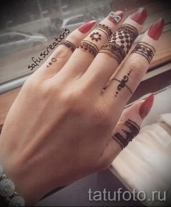 mehendi sur les doigts - une photo de tatouage au henné temporaire 4154 tatufoto.ru