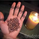 mehendi sur lotus à la main - une photo de tatouage au henné temporaire 1157 tatufoto.ru