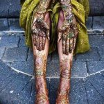 mehendi sur sa main et le pied - une photo de tatouage au henné temporaire 1159 tatufoto.ru