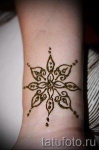 mehendi sur ses bras légers images - photo du tatouage au henné temporaire 1161 tatufoto.ru