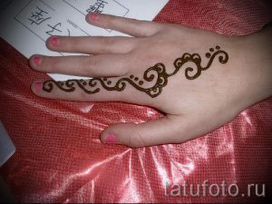 mehendi sur ses motifs de lumière de bras pour les débutants - Photo henné tatouage temporaire 1162 tatufoto.ru