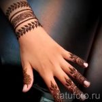 mehendi sur son bracelet de bras - Photo henné tatouage temporaire 1163 tatufoto.ru