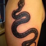 mehendi sur un serpent à la main - les photos de tatouage au henné temporaire 2176 tatufoto.ru