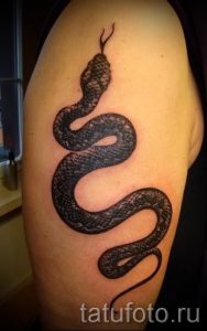 mehendi sur un serpent à la main - les photos de tatouage au henné temporaire 2176 tatufoto.ru