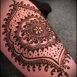 mehendi tatouage sur son bras photo - Photo de tatouage au henné temporaire 1183 tatufoto.ru