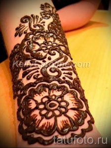 mehendi tatouage sur son bras - une photo de tatouage au henné temporaire 1182 tatufoto.ru
