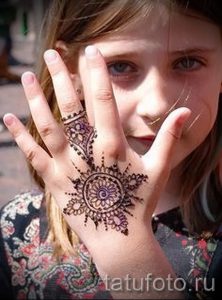 mehendi à portée de main pour les enfants - photo henné tatouage temporaire 1015 tatufoto.ru