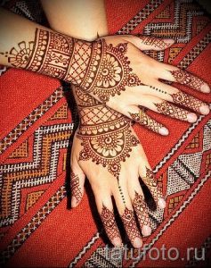 motifs mehendi sur la main - une photo de tatouage au henné temporaire 1191 tatufoto.ru