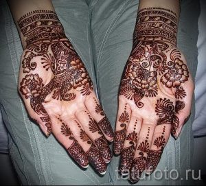 motifs mehendi sur la main - une photo de tatouage au henné temporaire 2192 tatufoto.ru