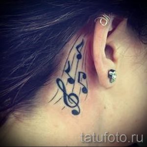 notes tattoo behind the ear - the photo of the finished tattoo on 02082016 3012 tatufoto.ru