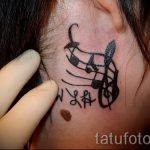 notes tattoo behind the ear - the photo of the finished tattoo on 02082016 4013 tatufoto.ru