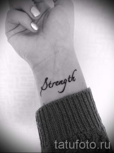photo - tatouage fraîche sur son poignet - un exemple 1110 tatufoto.ru