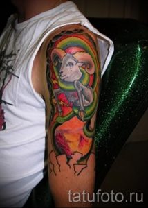 ram Tätowierung auf der Schulter - ein Foto des fertigen Tätowierung 02082016 1035 tatufoto.ru