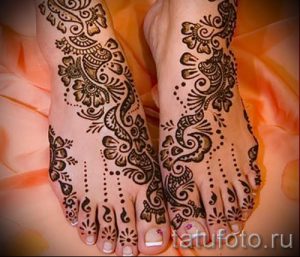 schöne mehendi auf ihrem Bein - Optionen für temporäre Henna-Tattoo auf 05082016 2109 tatufoto.ru