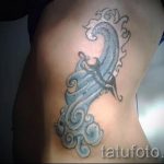tatouages Aquarius pour les filles - photo - un exemple du tatouage fini 01082016 2045 tatufoto.ru