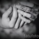 tattoo notes on his hand - a photo of the finished tattoo 02082016 1052 tatufoto.ru