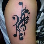 tattoo notes on his hand - a photo of the finished tattoo 02082016 2053 tatufoto.ru