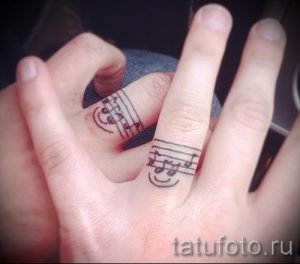 tattoo notes on his hand - a photo of the finished tattoo 02082016 3054 tatufoto.ru