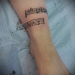 tattoo notes on his leg - a photo of the finished tattoo 02082016 2056 tatufoto.ru