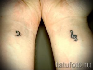 tattoo notes on his wrist - a photo of the finished tattoo 02082016 4061 tatufoto.ru