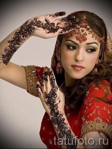 красивое мехенди на руке - фото временной тату хной 1207 tatufoto.ru