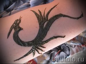 мехенди дракон на руке - фото временной тату хной 3214 tatufoto.ru