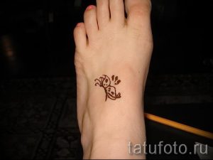 мехенди на ноге бабочка - варианты временной тату хной от 05082016 4131 tatufoto.ru