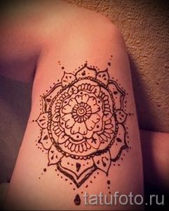 мехенди на ноге на ляжке - варианты временной тату хной от 05082016 6168 tatufoto.ru