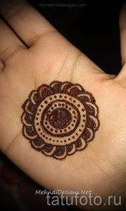 мехенди на правой руке - фото временной тату хной 3246 tatufoto.ru