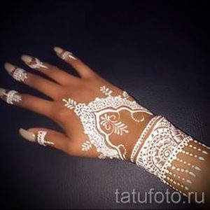 мехенди на руке белой хной - фото временной тату хной 1249 tatufoto.ru