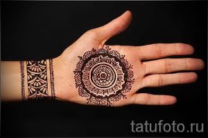 мехенди на руке браслет - фото временной тату хной 10263 tatufoto.ru
