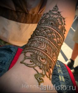 мехенди на руке браслет - фото временной тату хной 5258 tatufoto.ru