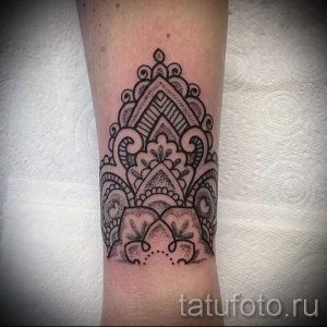 мехенди на руке браслет - фото временной тату хной 8261 tatufoto.ru