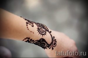 мехенди на руке браслет - фото временной тату хной 9262 tatufoto.ru